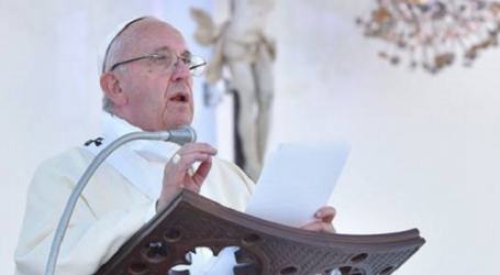 Papa Francisco / En homilía en la misa en Génova: “Interceder sin cansarse, insistiendo asiduamente con Dios los unos por los otros”