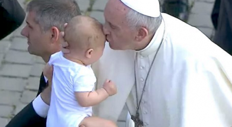 Papa Francisco / En la Audiencia General: «Dios es Padre, que nos mira con amor y no nos abandona jamás»