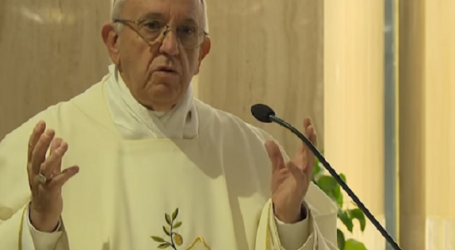 Papa Francisco en homilía en Santa Marta 23-10-17: «El amor al dinero es una idolatría que mata y lleva a una codicia sin fin»