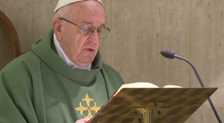 Papa Francisco / En homilía en Santa Marta 7-11-17: «El Señor nos salve de perder la capacidad de sentirse amados»