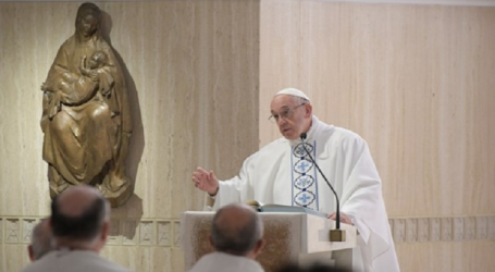 Papa Francisco en homilía en Santa Marta 21-11-17: «Las colonizaciones ideológicas son una blasfemia contra Dios Creador»