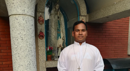 El Papa ordena sacerdote en Bangladesh a Josim Murmu, muchacho pobre de 30 años, que se bautizó y luego su poblado de 800 personas lo imitó