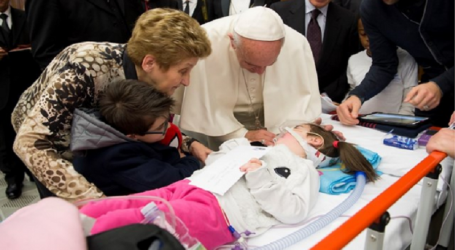 Papa Francisco en el Mensaje para la Jornada Mundial del Enfermo 2018: «Que en los hospitales católicos la atención médica no caiga en el ámbito del mercado y termine descartando a los pobres»