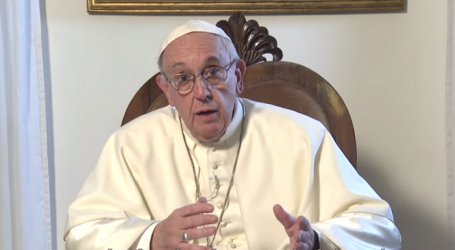 Papa Francisco pide rezar en abril “para que los responsables de la economía tengan el coraje de refutar una economía de exclusión”
