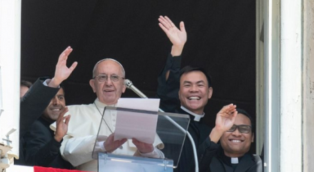 Papa Francisco / En el Regina Coeli: «Sólo Jesús, el Buen Pastor, sana todas nuestras heridas»