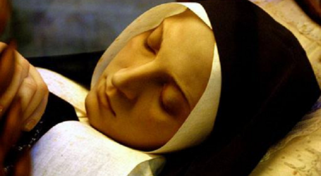 Oración a santa Bernadette Soubirous para entrar inmaculados y sin mancha en el alma en el paraíso / Por P. Carlos García Malo