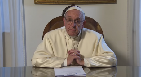 El Papa pide rezar en mayo “para que los fieles laicos cumplan su misión, que han recibido en el bautismo”