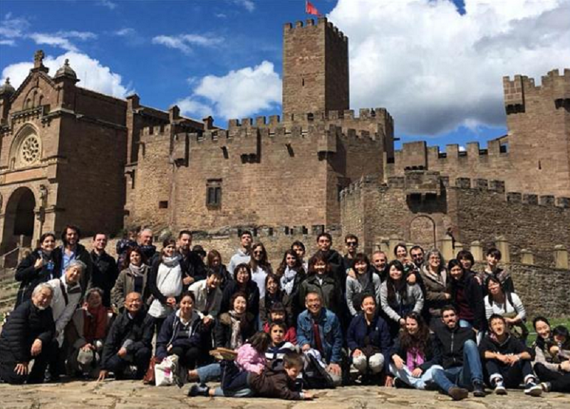 Grupo de amigos de la hermana Teresa que se han desplazado a Huesca, muchos de ellos desde Japón