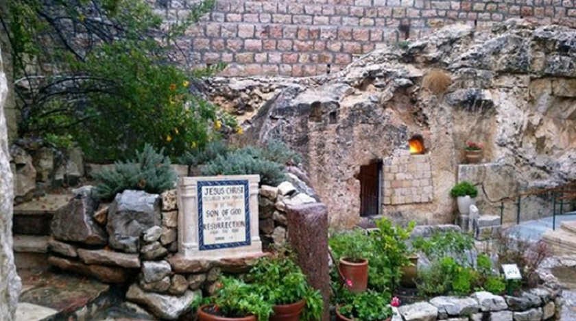 Algunos cristianos protestantes piensan que la Tumba del Jardín fue el lugar donde Jesús resucitó, y no el Santo Sepulcro