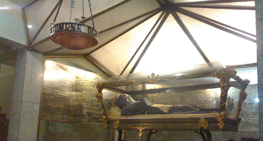 Cuerpo de José de Cupertino, en la cripta de la basílica que lleva su nombre, en Osimo