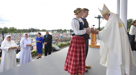 Santa Misa presidida por el Papa Francisco en el Santuario Internacional de la Madre de Dios en Aglona, Letonia, 24-9-18