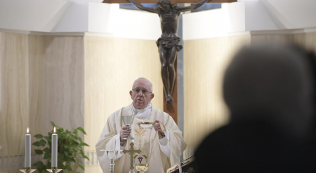 El Papa en Santa Marta 2-10-18: «Los Ángeles nos ayudan a caminar porque ven a Dios Padre y conocen el camino»