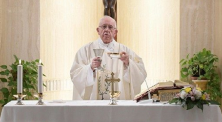 El Papa en Santa Marta 8-10-18: «Ser cristianos sin miedo a ensuciarse las manos para ayudar a los demás»