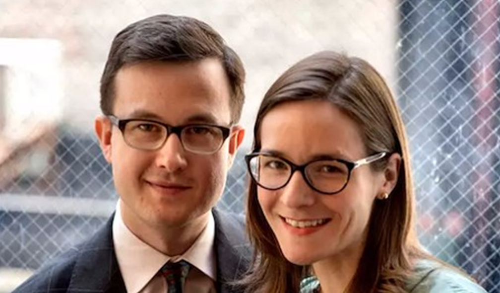 Matthew Schmitz, con su esposa Julia Yost, también subdirectora de First Things. Contrajeron matrimonio en enero.