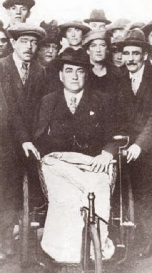 John, una vez curado pero todavía débil a su salida de Lourdes en 1923