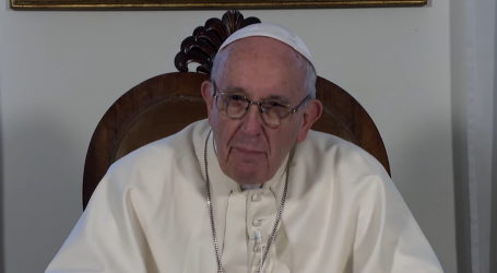 Papa Francisco pide que en diciembre “recemos para que las personas que transmiten la fe encuentren un lenguaje adaptado al presente, escuchando mucho”