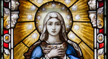 Homilía del Evangelio de la Inmaculada Concepción: «En María se inicia la victoria sobre el poder del mal» / Por P. José María Prats