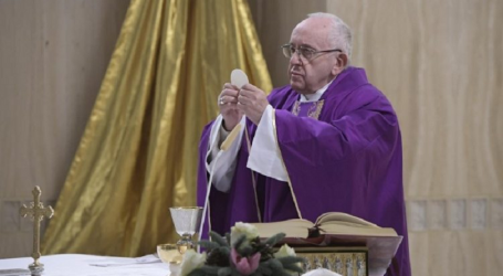 El Papa en Santa Marta 20-12-18: «La Anunciación es el momento decisivo: Dios se agacha, Dios entra en la historia»