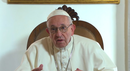 Papa Francisco pide que en enero “recemos por los jóvenes para que evangelicen como María”
