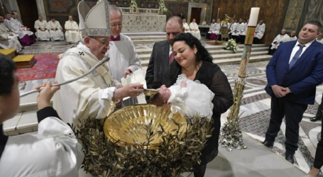 Santa Misa presidida por el Papa Francisco de la solemnidad del Bautismo del Señor con bautizo de 27 bebés, 13-1-19