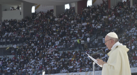El Papa en homilía en santa misa en Abu Dhabi 5-2-19: «Las Bienaventuranzas no nos exigen acciones sobrehumanas, sino que imitemos a Jesús cada día»