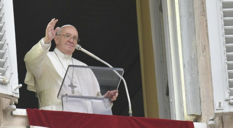 El Papa en el Regina Coeli 22-4-18: «Jesús resucitado camina junto a nosotros y se manifiesta a los que lo invocan y lo aman»