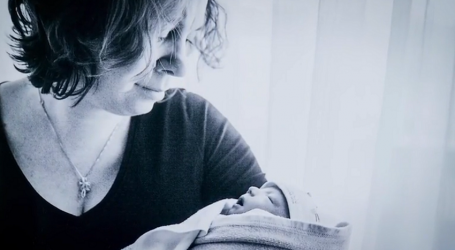 Nathalie Goyens no abortó a su hijo con trisomía 18, que nació, fue bautizado y murió rodeado de toda la familia: «Dios nos ha ayudado con su fortaleza»