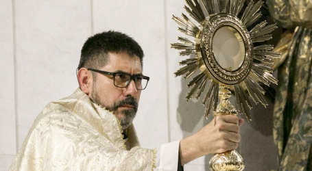 Héctor Andrés Luna vivía en caída libre, de fiestas nocturnas y ahora es sacerdote: «me convertí en una discoteca. Dios me hizo entender que mi alma se perdería»