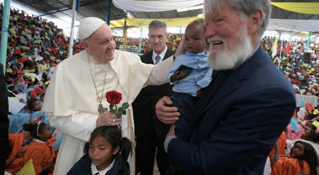 El Papa a niños en Ciudad de la Amistad construida en un basurero: «Gracias al Señor que ha escuchado el clamor de los pobres y ha manifestado su amor con la creación de este pueblo»