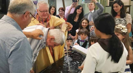 Len Rochford, ingeniero, se ha bautizado a los 71 años tras décadas de leer e investigar, acompañar enfermos y retar a Dios buscando evidencias físicas y lo examinándolo todo