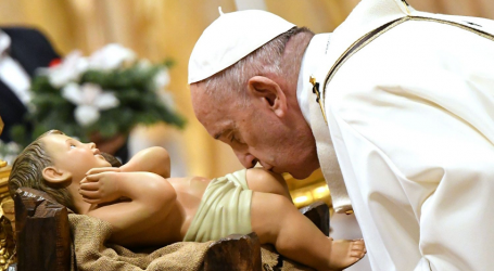 Papa Francisco en homilía en la Misa de Nochebuena: «Dios sigue amando a cada hombre y nos dice hoy: “Te amo y siempre te amaré, eres precioso a mis ojos”»
