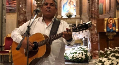 Héctor Tobo, cantautor colombiano que soñaba con un Grammy, convertido por mensajes de la Virgen y el Rosario, lo dejó todo por Cristo y le canta a Dios y predica el Evangelio con su familia