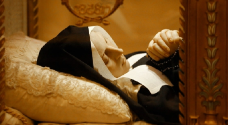 El cuerpo intacto de Santa Bernadette Soubirous: Lo que dijeron los médicos al verlo en las tres exhumaciones de 1909, 19019 y 1925