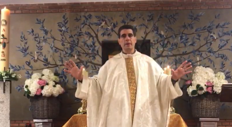 Santa Misa y adoración del lunes de la segunda semana de Pascua, presidida por el P. Fernando Simón Rueda, en la Parroquia San Juan Crisóstomo de Madrid, 20-4-2020