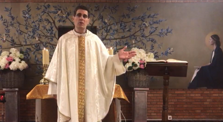 Santa Misa y adoración del martes de la segunda semana de Pascua, presidida por el P. Fernando Simón Rueda, en la Parroquia San Juan Crisóstomo de Madrid, 21-4-2020