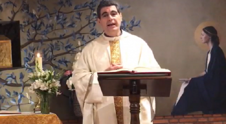 Santa Misa y adoración del viernes de la segunda semana de Pascua, presidida por el P. Fernando Simón Rueda, en la Parroquia San Juan Crisóstomo de Madrid, 24-4-2020