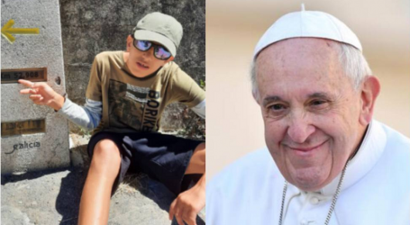 Papa Francisco escribe a Álvaro Calvente, discapacitado que ha hecho el Camino de Santiago: «El Señor camina siempre a nuestro lado. Gracias por vuestro testimonio y oraciones»