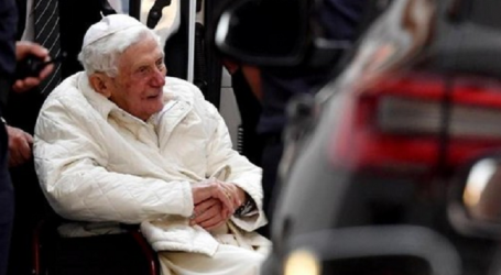 El Vaticano precisa que Benedicto XVI «está superando la fase más aguda de una enfermedad dolorosa, pero no grave»