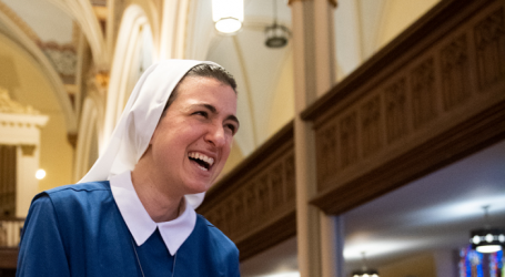Anna Palka quería casarse, buscó como vivir la fe estudiando Negocios en la universidad, encontró a una religiosa, se graduó y es monja: «Señor me has llamado. Aquí estoy»