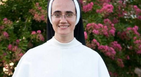 La Hermana María de Betania no era católica y la misa le parecía un  «espectáculo» hasta que alguien la arrodilló, se convirtió, se bautizó y sintió la llamada a ser monja 