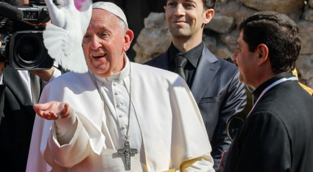 Papa Francisco ora por las víctimas de la guerra en Mosul, 7-3-2021: «Si Dios es el Dios de la vida, de la paz, del amor —y lo es— no nos es lícito odiar, matar a los hermanos, hacer la guerra en su nombre»