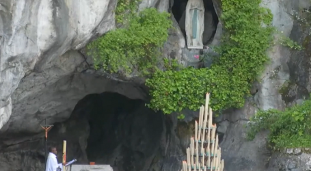 Rosario en el Santuario de Lourdes por el fin de la pandemia como ha pedido el Papa: Misterios Gozosos, 10-5-2021