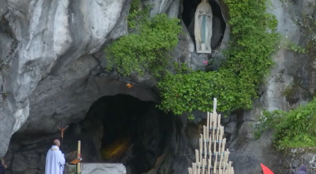 Rosario en el Santuario de Lourdes por el fin de la pandemia como ha pedido el Papa: Misterios Gloriosos, 12-5-2021