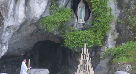 Rosario en el Santuario de Lourdes por el fin de la pandemia como ha pedido el Papa: Misterios Luminosos, 13-5-2021