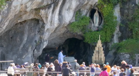 Rosario en el Santuario de Lourdes por el fin de la pandemia como ha pedido el Papa: Misterios Dolorosos, 14-5-2021
