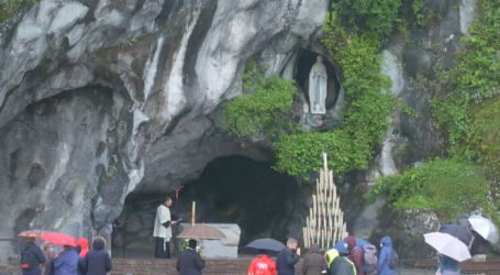 Rosario en el Santuario de Lourdes por el fin de la pandemia como ha pedido el Papa: Misterios Gloriosos, 16-5-2021