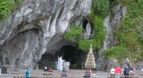Rosario en el Santuario de Lourdes por el fin de la pandemia como ha pedido el Papa: Misterios Dolorosos, 18-5-2021