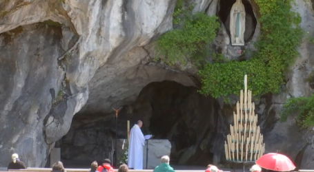 Rosario en el Santuario de Lourdes por el fin de la pandemia como ha pedido el Papa: Misterios Gloriosos, 19-5-2021