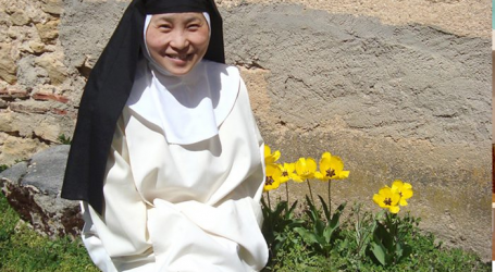 Sor Evelyn, monja dominica contemplativa: «Me convertí del protestantismo al catolicismo, era azafata, tenía una vida lujosa, nada me llenaba. Quise vivir toda mi vida por Dios»