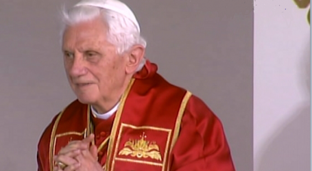 Mejores momentos de la JMJ de Madrid (III): Benedicto XVI con consagrados, profesores y en el Vía Crucis